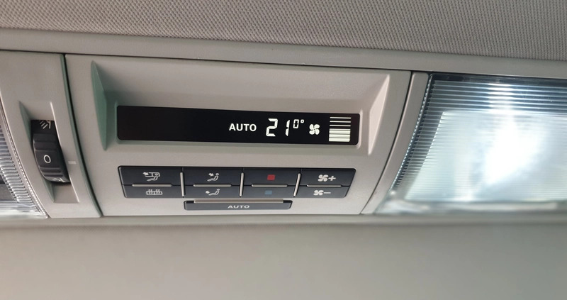 Volkswagen Multivan cena 77000 przebieg: 245000, rok produkcji 2010 z Poznań małe 232